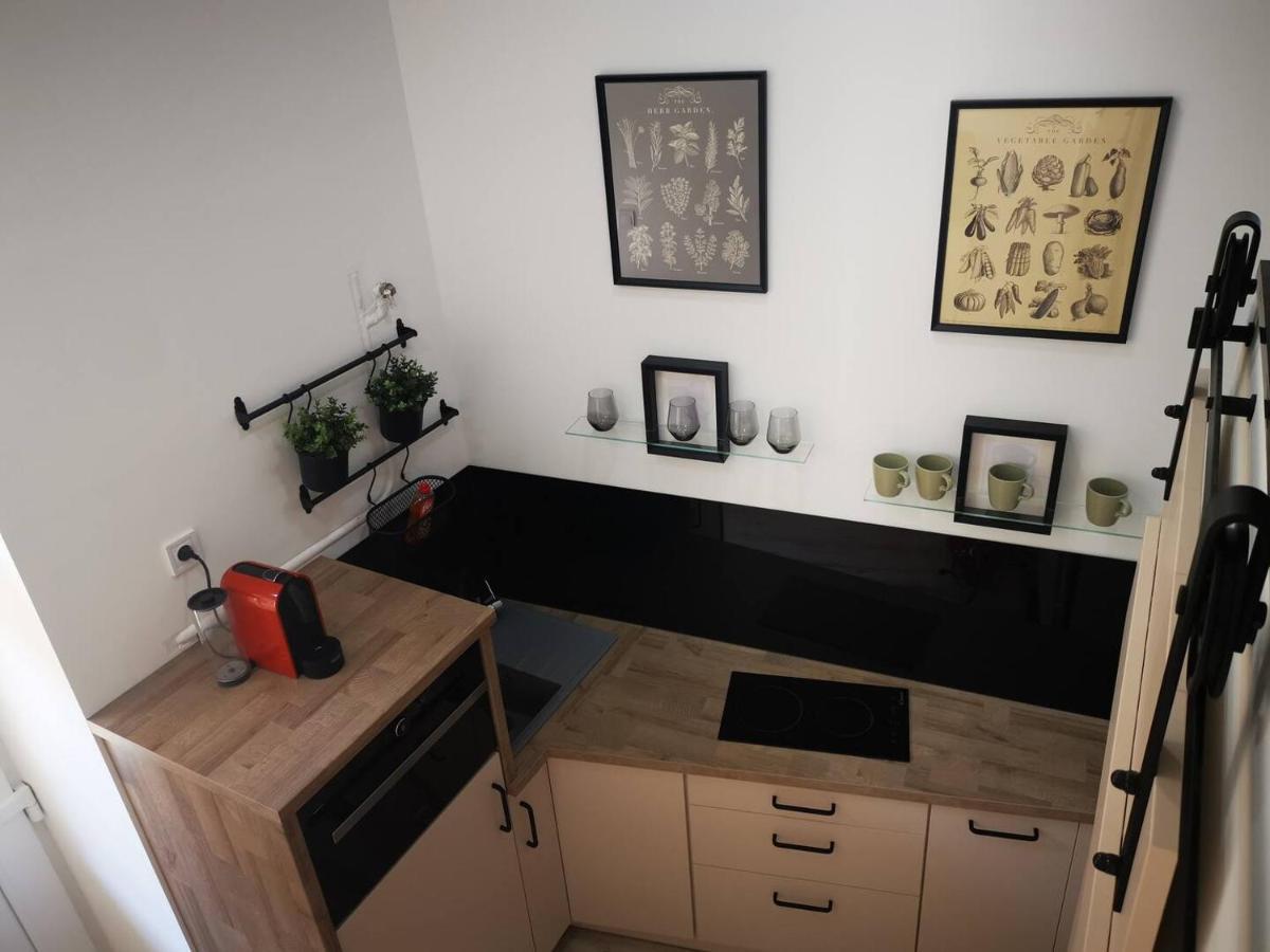 Gallery With A/c Apartment *